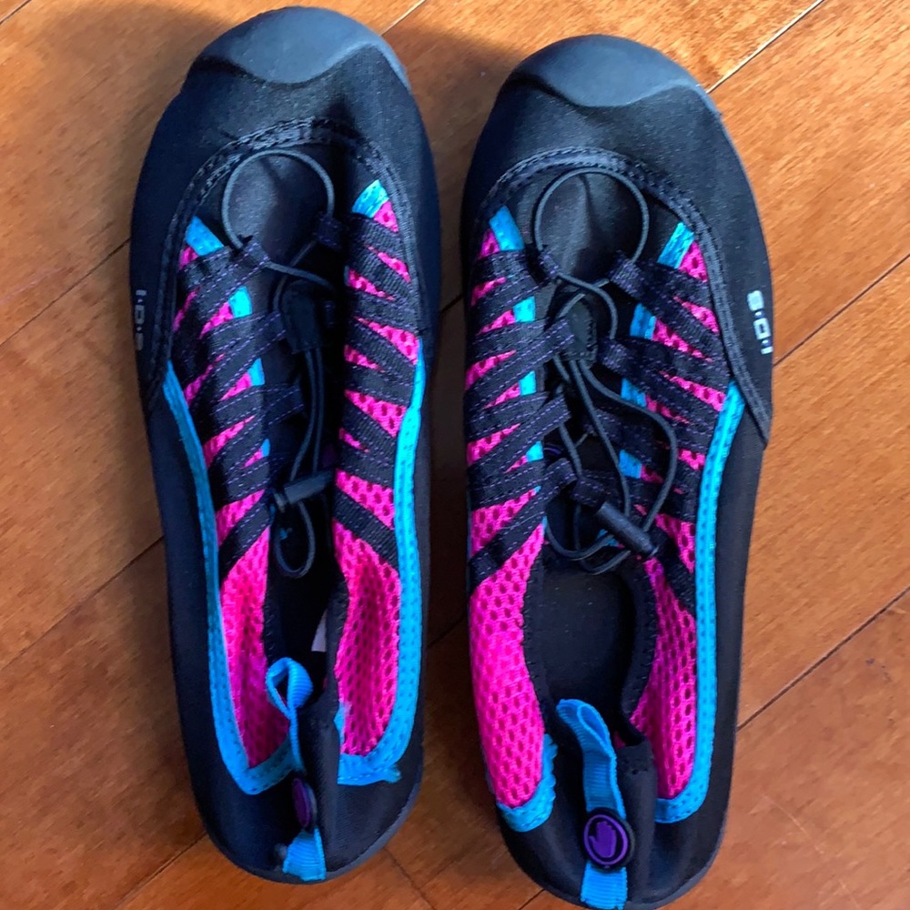 Women’s IOS Water Shoes New without tags Size 8